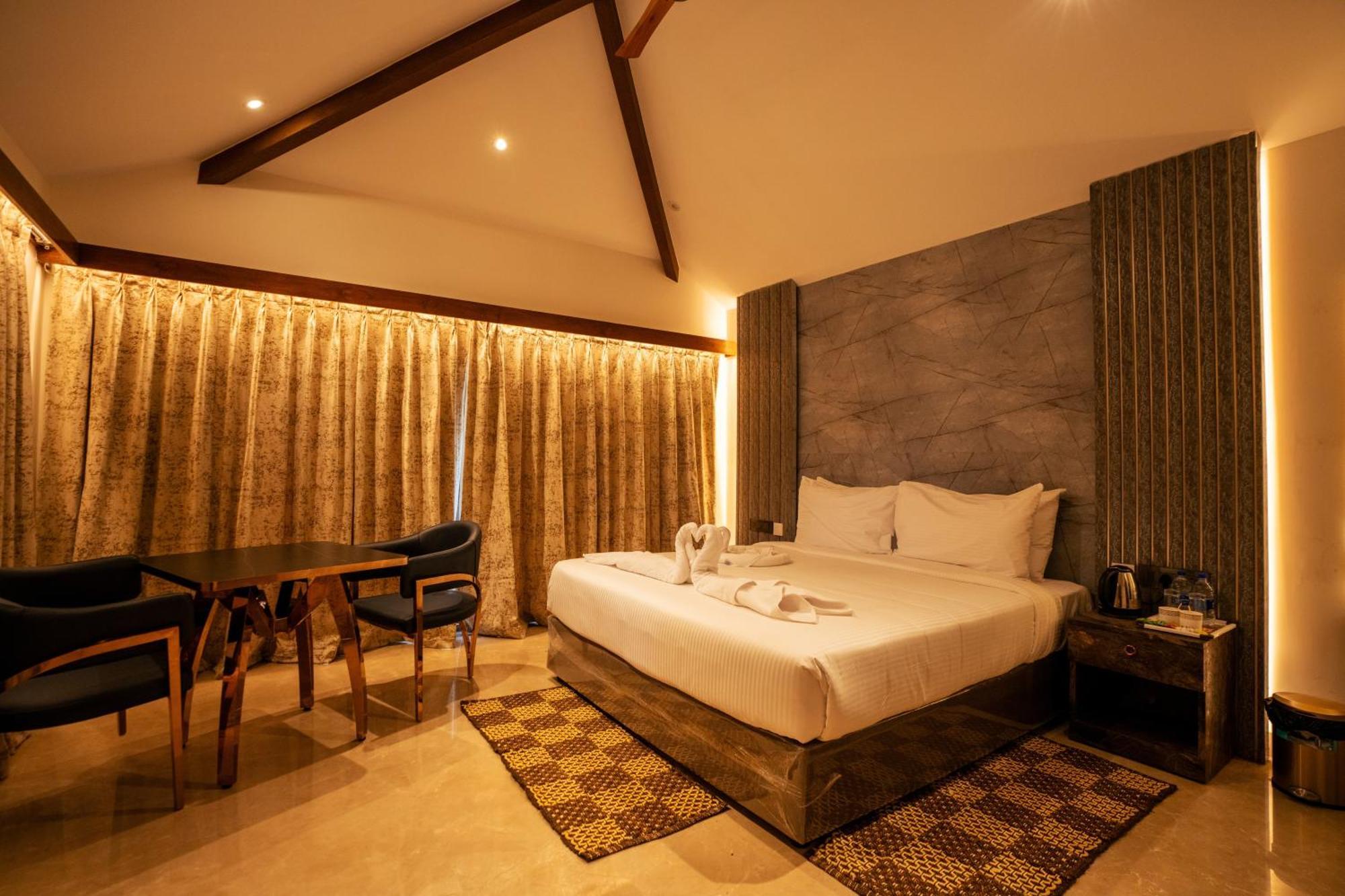 Mstays Ecr By Mirabilis Hotel Chennai Eksteriør billede