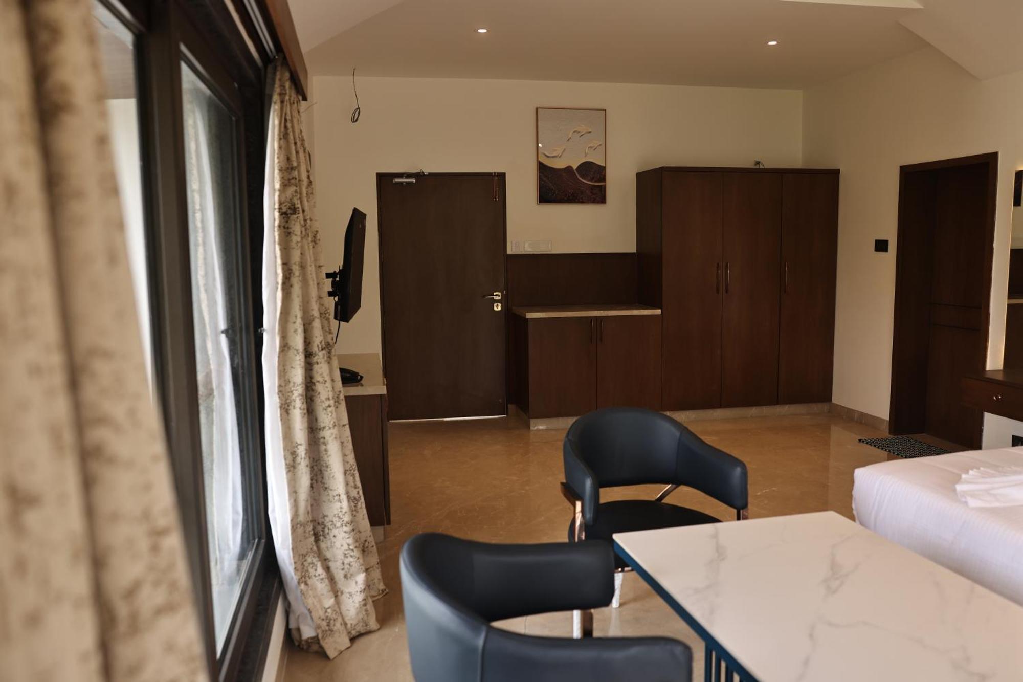 Mstays Ecr By Mirabilis Hotel Chennai Eksteriør billede