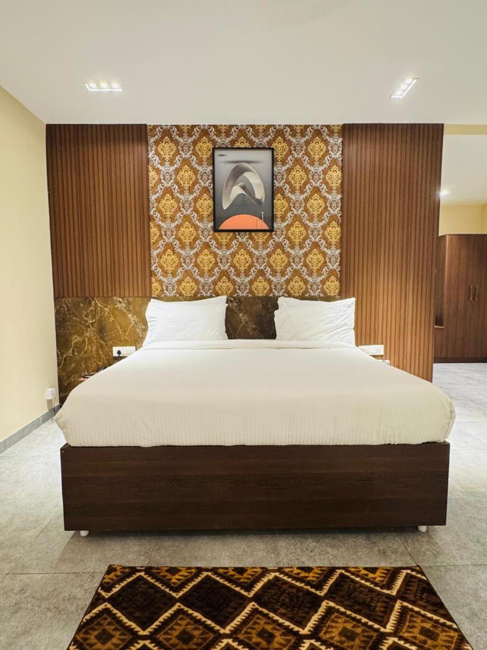 Mstays Ecr By Mirabilis Hotel Chennai Eksteriør billede