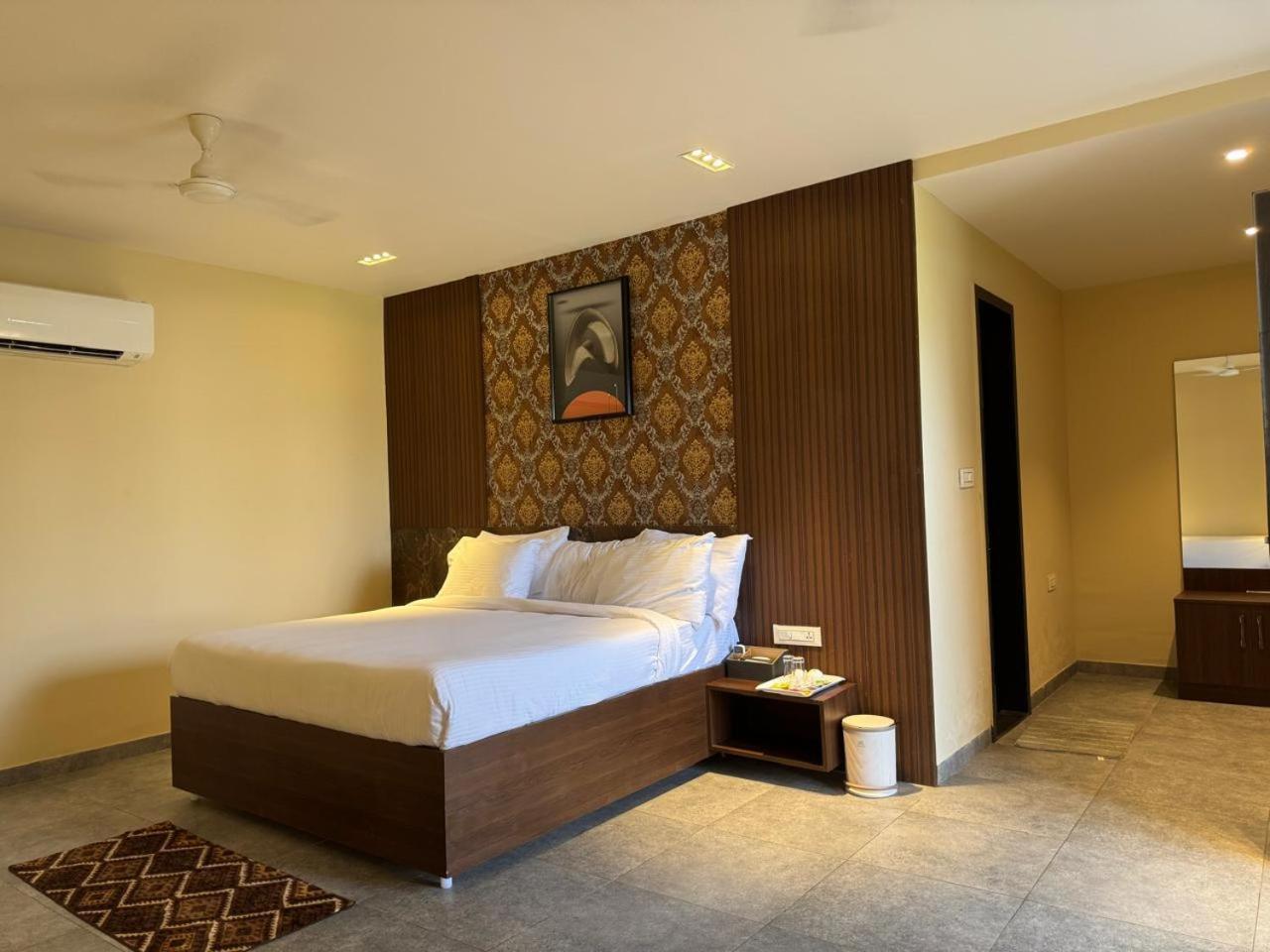 Mstays Ecr By Mirabilis Hotel Chennai Eksteriør billede