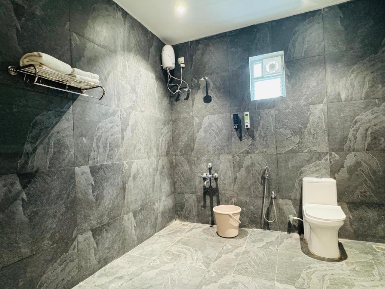 Mstays Ecr By Mirabilis Hotel Chennai Eksteriør billede